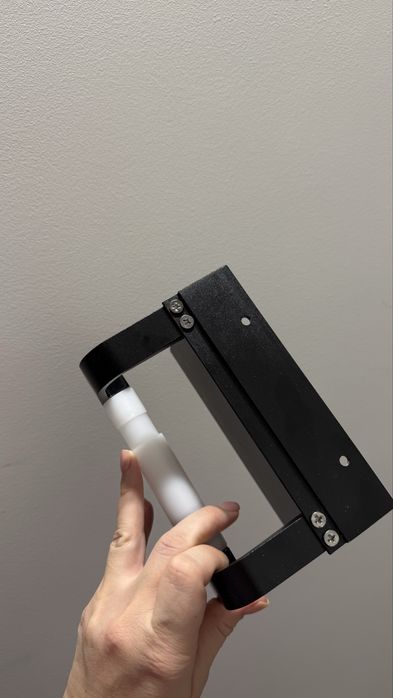 Тримач для туалетного паперу з підставкою