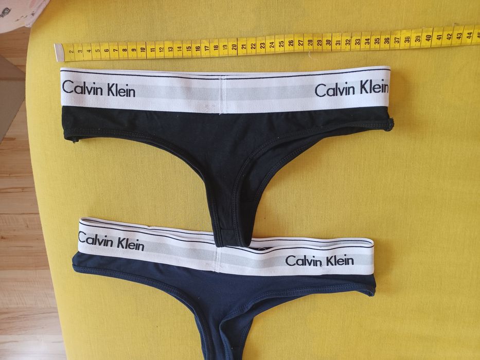 Majtki-figi stringi Calvin Klein L- 2pary