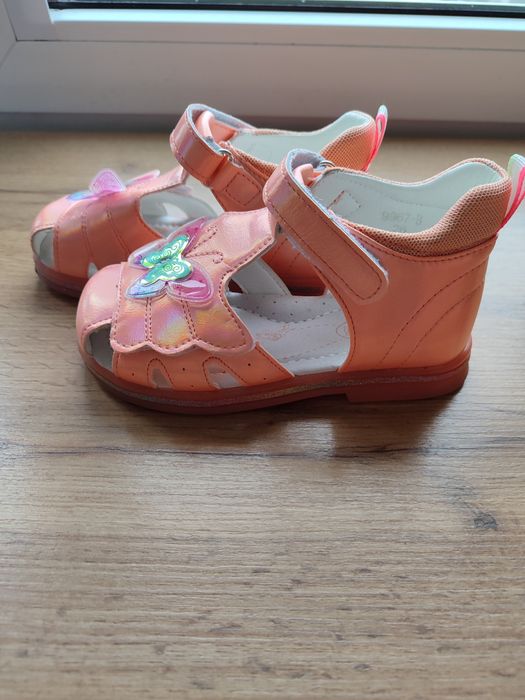 Sandałki dziewczęce rozmiar 26.