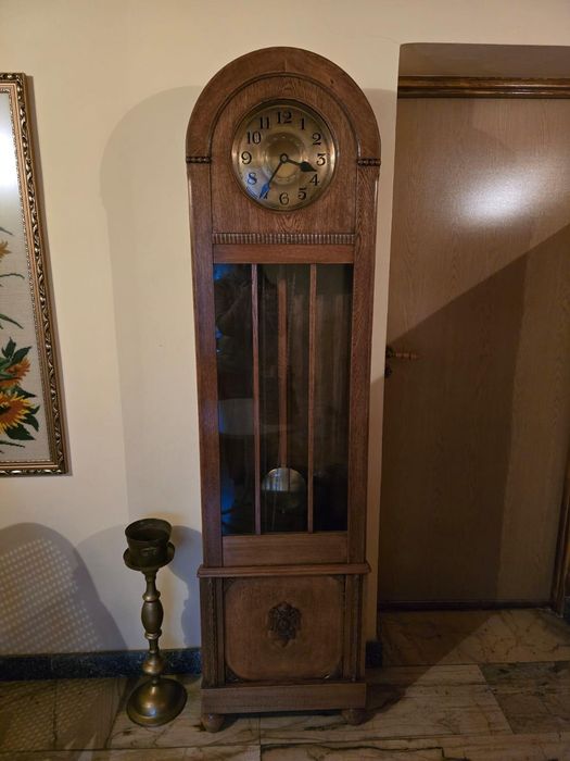 Klasyczny zegar stojący