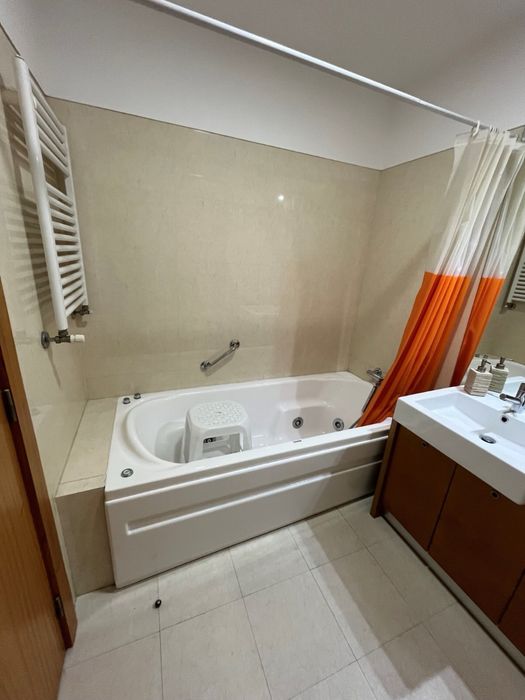 Apartamento T2 para arrendar Pedroucos