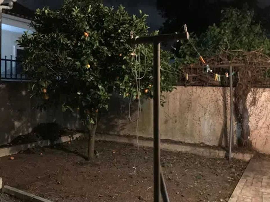 Quarto para 2 numa Vivenda cor de Rosa com varanda e com jardim