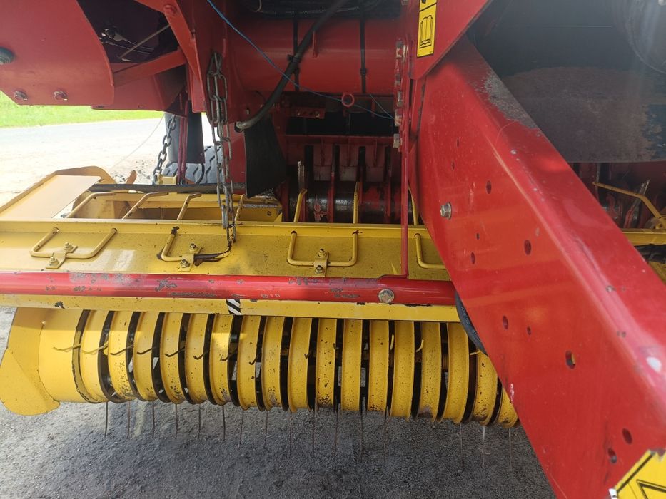Prasa new Holland br 750