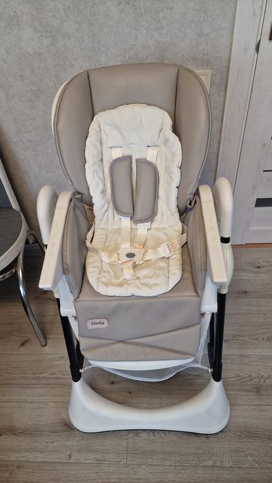 Дитячий стільчик для годування CARRELLO Stella