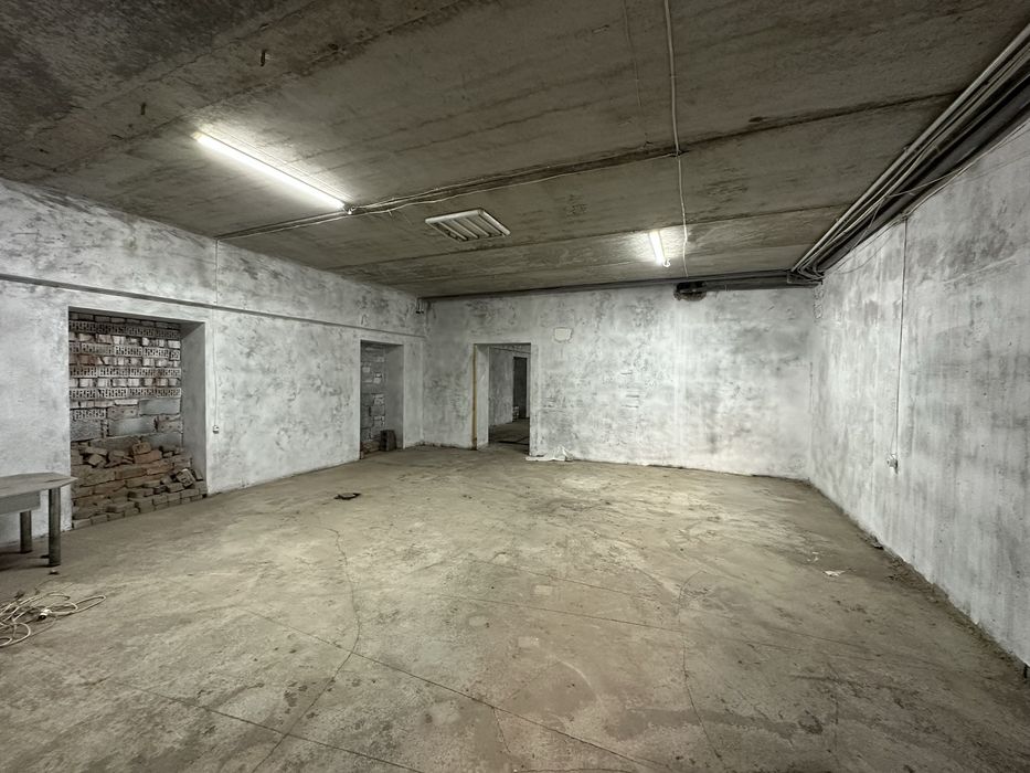 Продається цокольне приміщення по вул. Галицька 160м2