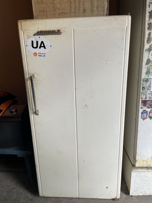 Техніка-холодильник та пральна машина