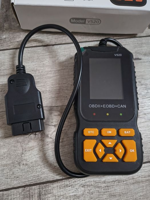 Skaner diagnostyczny samochodowy OBD 2 V 520.