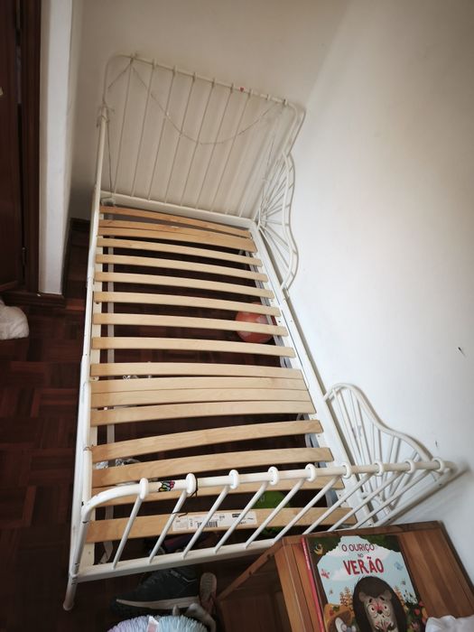 Cama de criança IKEA com colchão