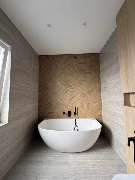 Продаж сучасного тауна з ремонтом 4 спальні