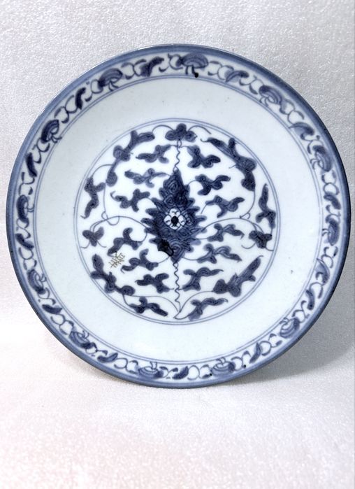 Antigos pratos chineses em porcelana azul e branca do Sec. XVIII