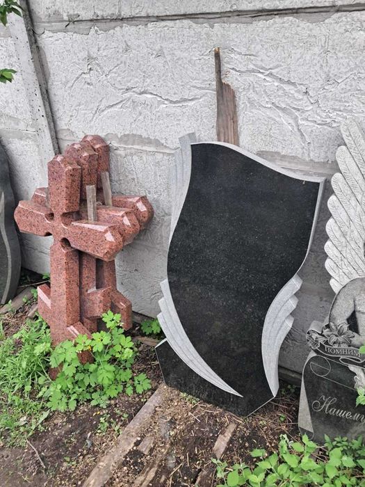 Гранитные памятники из гранита на могилу изготовление Кагарлык и рядом