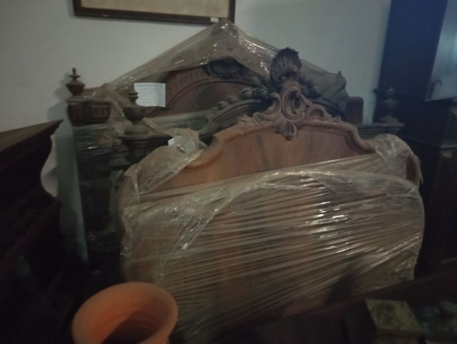 Recheio de loja de antiguidades