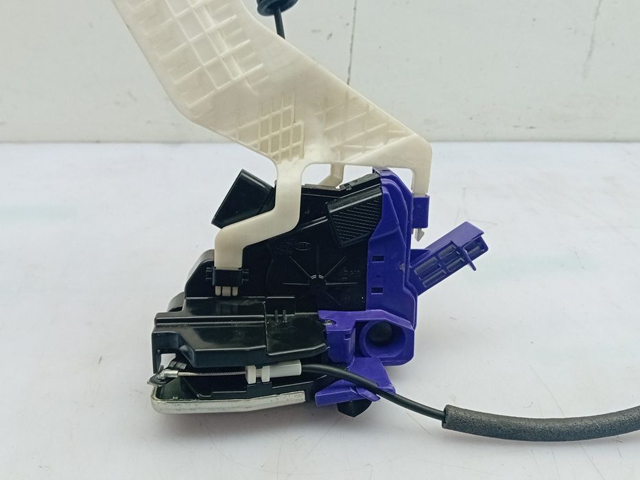 Fechadura / fecho porta trás esquerdo KIA Carens IV