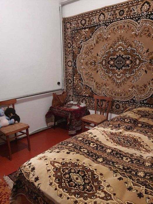 Продам будинок біля озера із земельною ділянкою (центр)