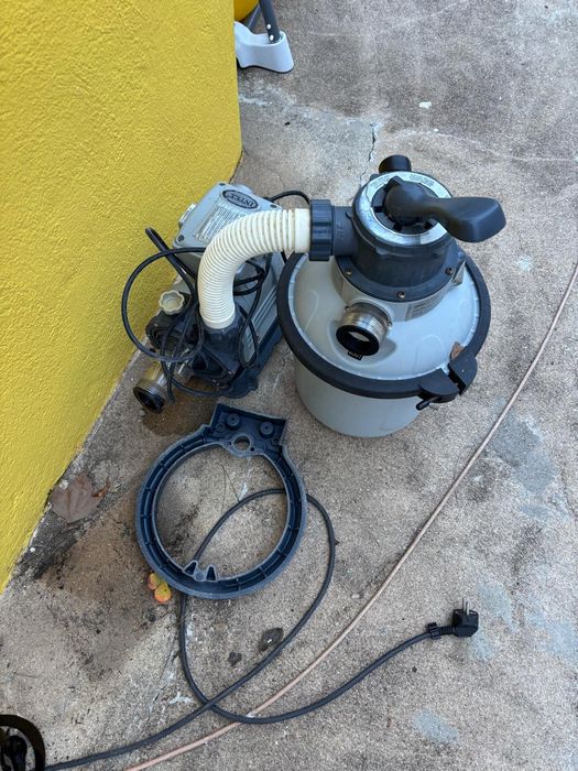 Piscina Intex XTR Frame usada apenas um verão + escada fácil acesso