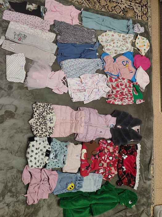 Теплая кофта красивое платье новогодние джинсовка .