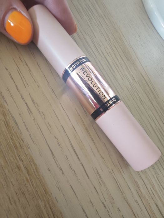 Revolution Fast Base sztyft do konturowania. Medium