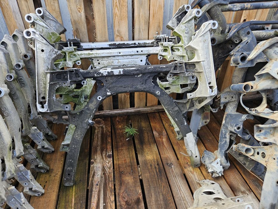 Підрамник Балка БМВ Е38 Е39 Е46 Е53 Е60 Е61 Е65 Е66 Е70 Е71 Е83 Е90