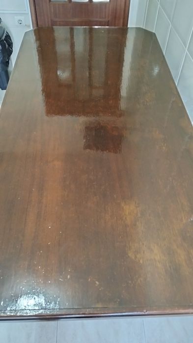 Mesa de cozinha  com as medidas, 150 de comprimento,75 de largura,80 de altura