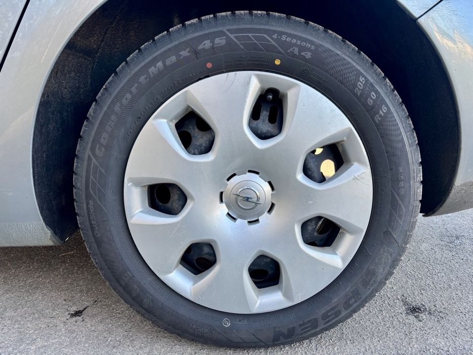 Opel Astra J 2011 / опель