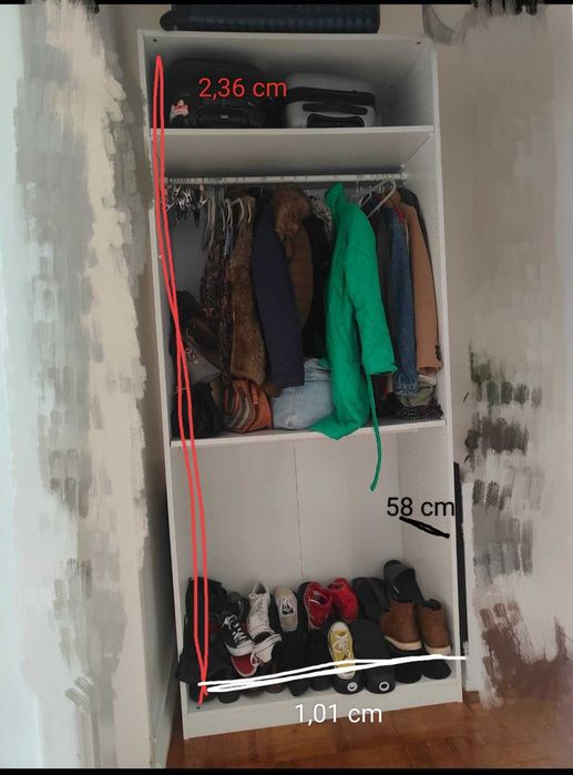 Guarda fatos em ótimo estado, sem marcas de uso.