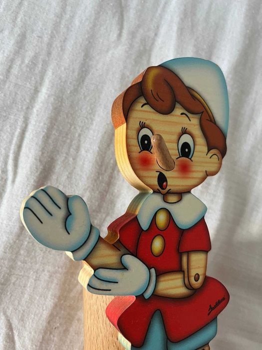 Porta-lápis Pinóquio em madeira pintada