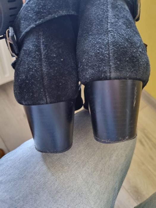Czarne botki Lasockiego
