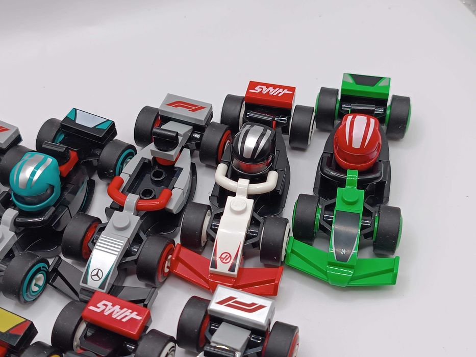 8x Lego Minifigures - Bolid Formuła F1