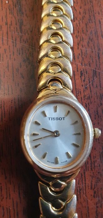 Часы женские TISSOT классические