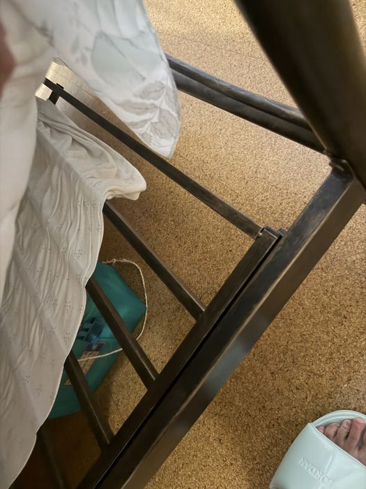 Cama de casal em ferro com moveis