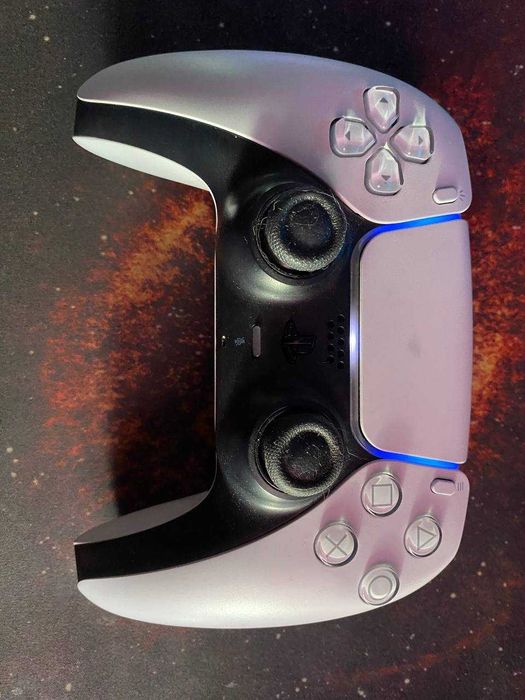Геймпады Sony DualSense (PS5) и DualShock 4