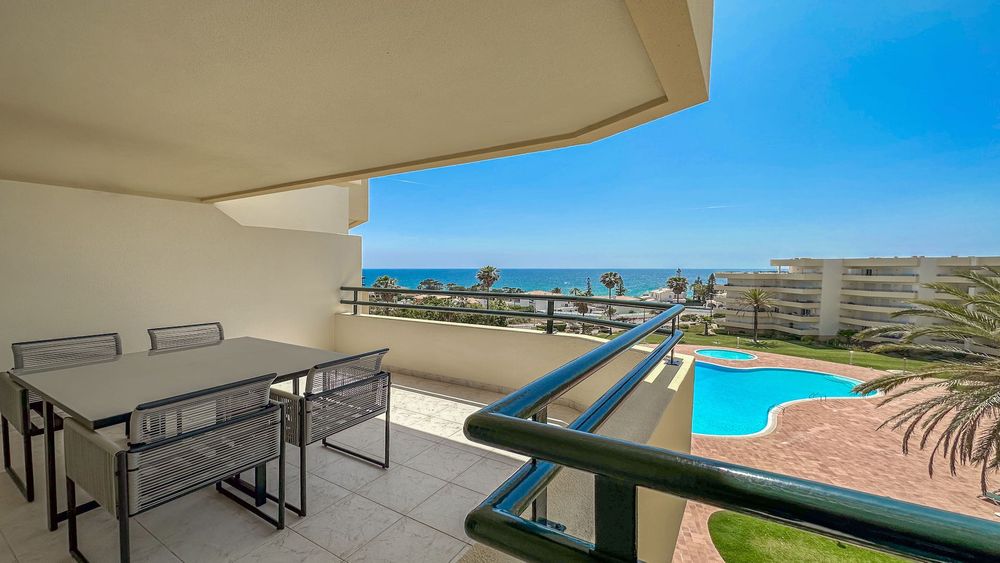 Apartamento de Luxo, Vista Mar Deslumbrante a 100m da Praia, Albufeira