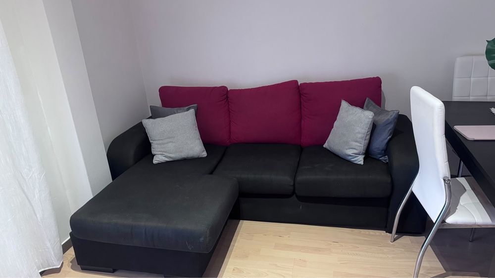 Sofa vermelho e preto