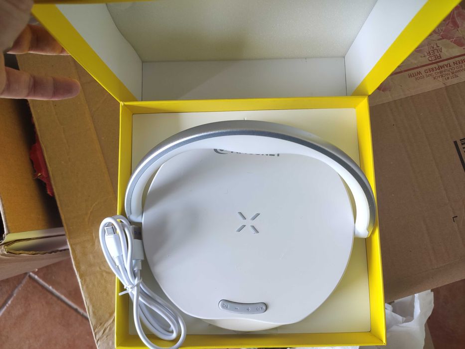 Candeeiro LED 5 em 1 | Carregador Wireless + Coluna Bluetooth + Relógio