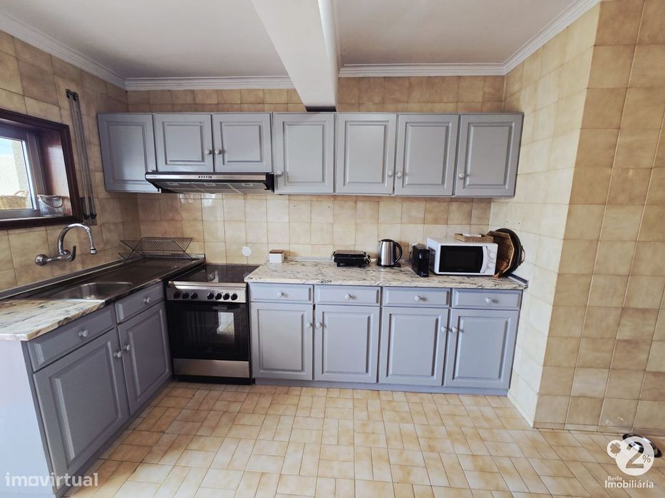 Apartamento T2 com terraço em Santa Marinha ( Vila Nova de Gaia )