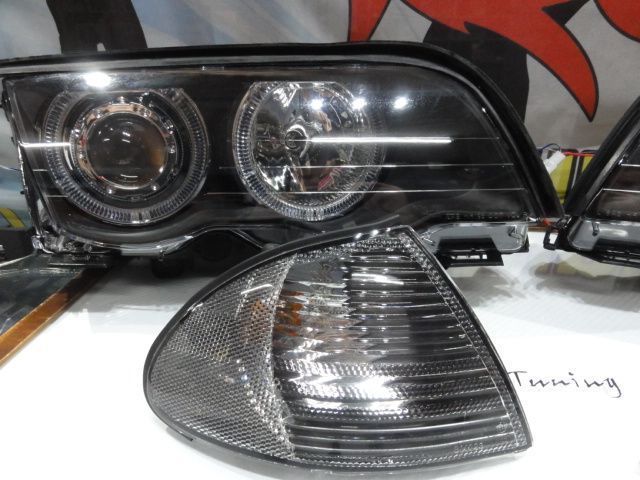 Farois angel eyes BMW E46 4 portas / limosine 98-01 fundo preto com angel eyes em branco
