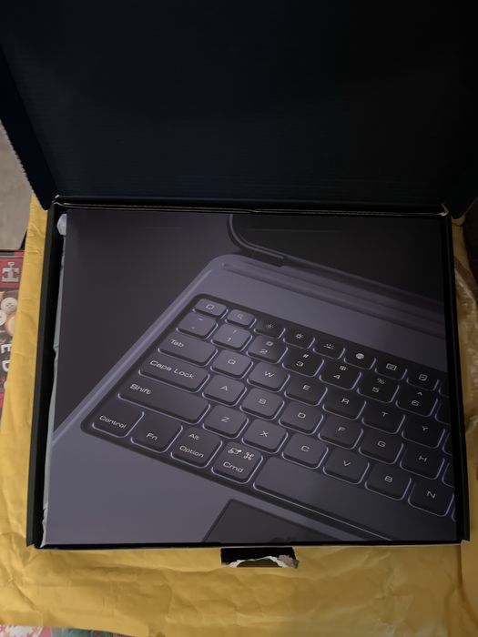 Capa com teclado Nilkin para Ipad