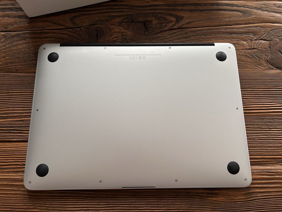 MacBook Air 13” 128 GB SSD 8 GB RAM