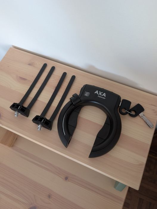 Cadeado de quadro bicicleta marca AXA Defender