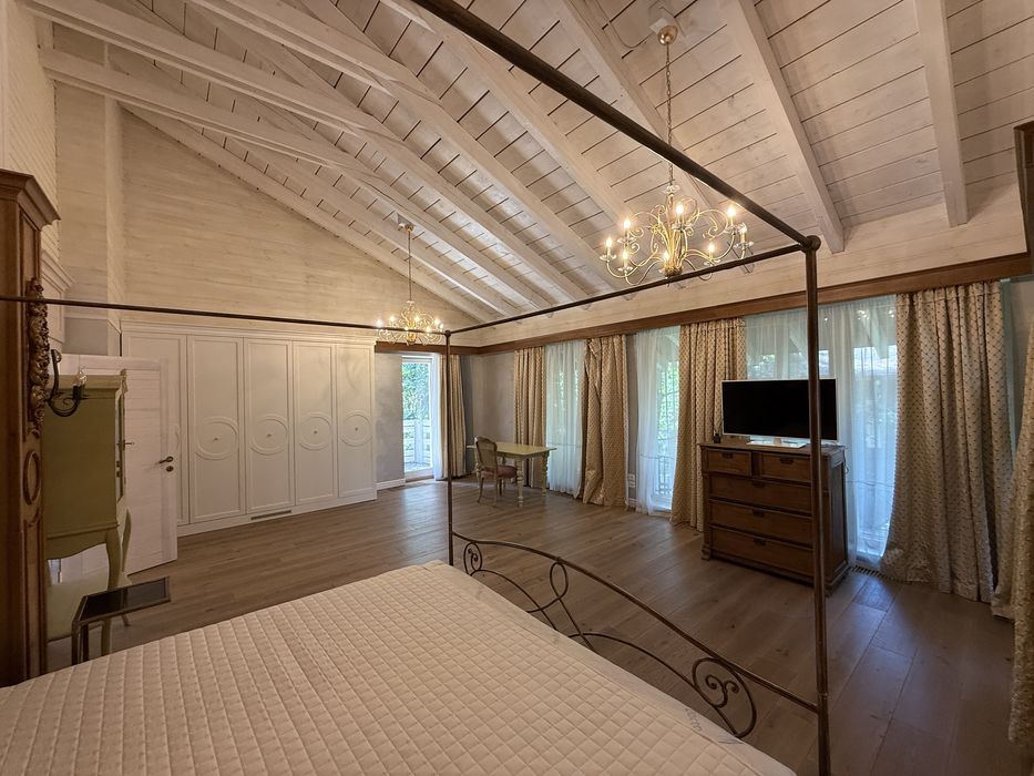 Дом 300 кв.м, Романков, Закрытый КГ, Бассейн