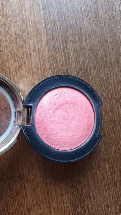 Milani róż podkład eveline