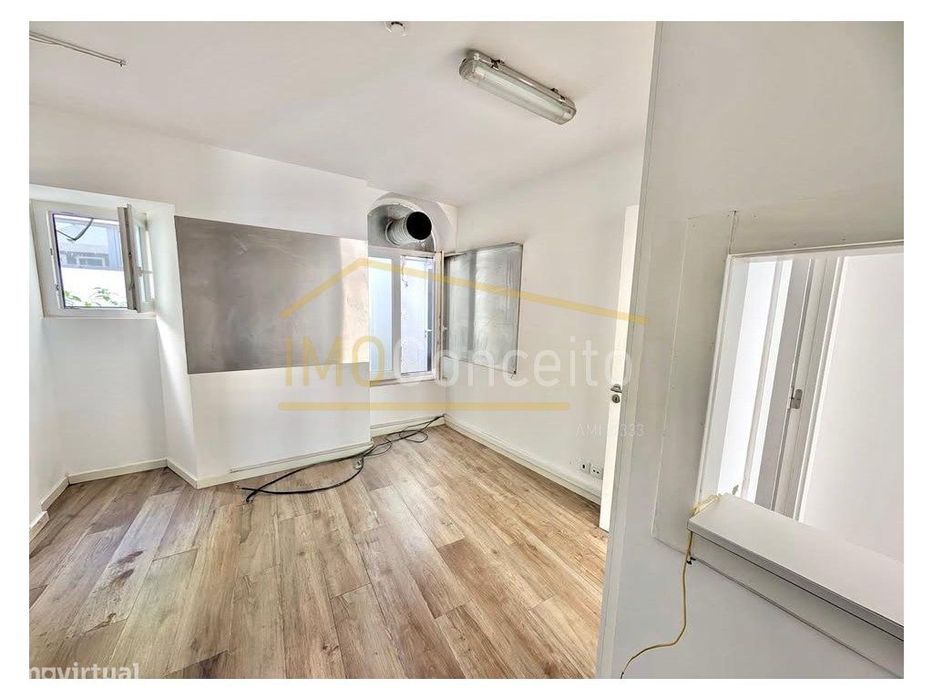 Loja/ possibilidade de afectação p/ habitação II Torres Novas