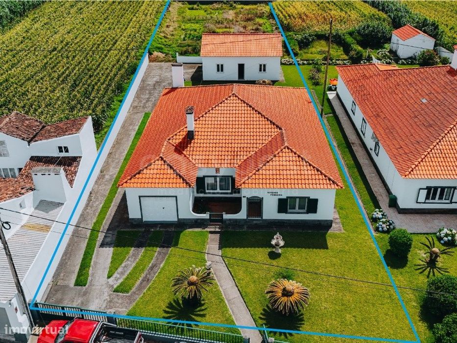 Propriedade T4 térrea com 2.090 m² de terreno , Mosteiros
