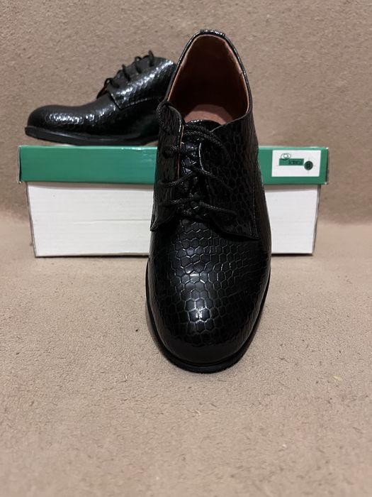 Лаковані черевики