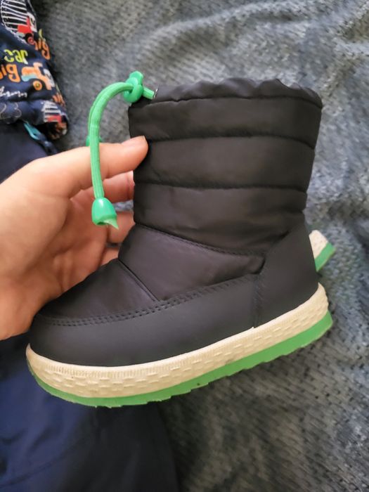 продам зимовий комбінезон.