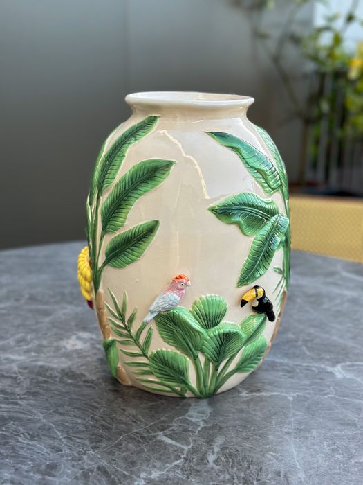 Jarra grande em cerâmica com motivos tropicais