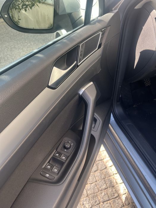 Volkswagen Passat Variant 1.6 TDI 2018 | Nacional | 103.000 km | Braga
