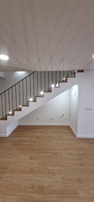 Aluga-se moradia em banda T3 (acabada de construir)