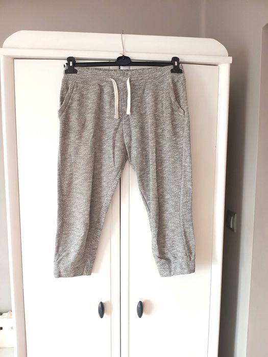 szare materialowe krotkie spodnie ¾ rybaczki nalatoletnie 38M spodenki