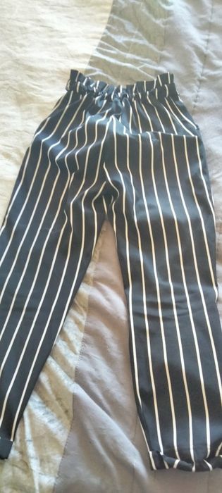 Calças pretas c/riscas Pull and bear